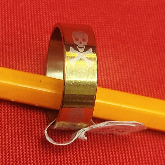 Stainless Steel Wide Band Engraved Skull Crossbones Ring Size 21 Gold Tone Unise - Picture 8 of 13